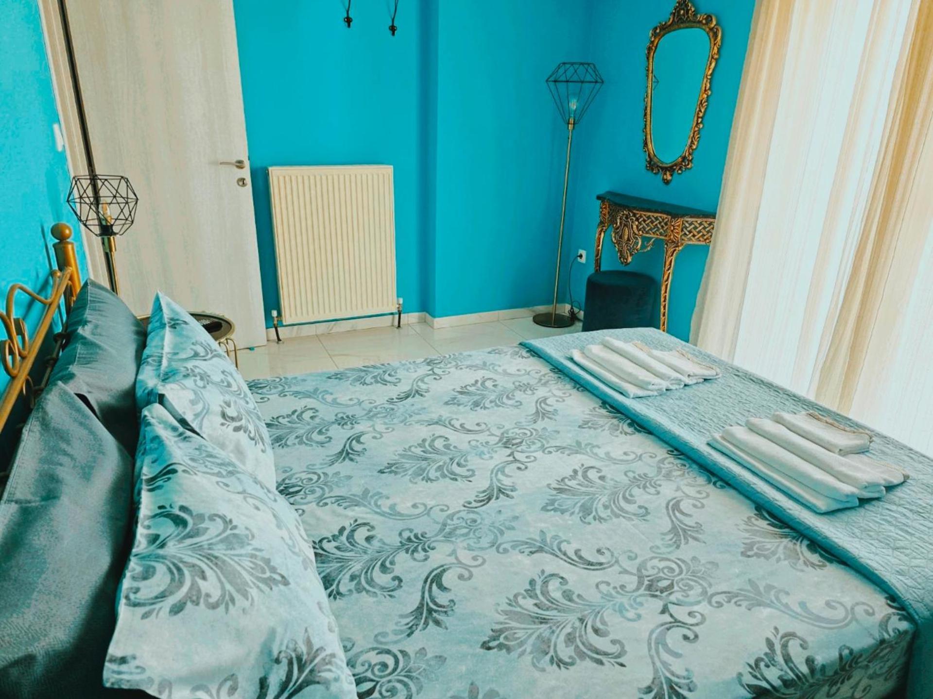 Apartment Vintage Art On The Sea *