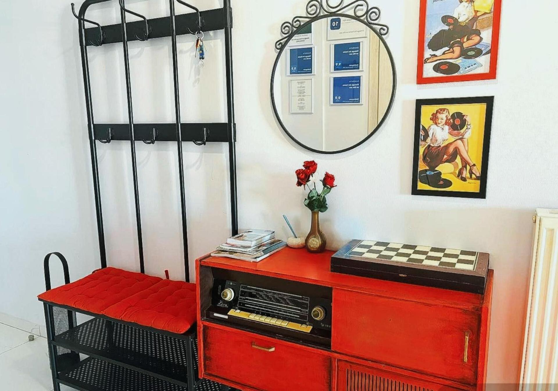Vintage Art On The Sea Apartment